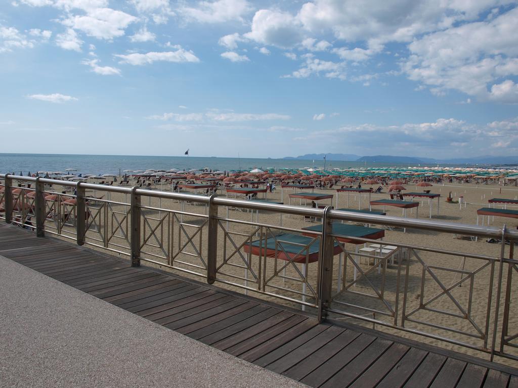 Il Pontile Holidays Apartment Marina di Pietrasanta Habitación foto